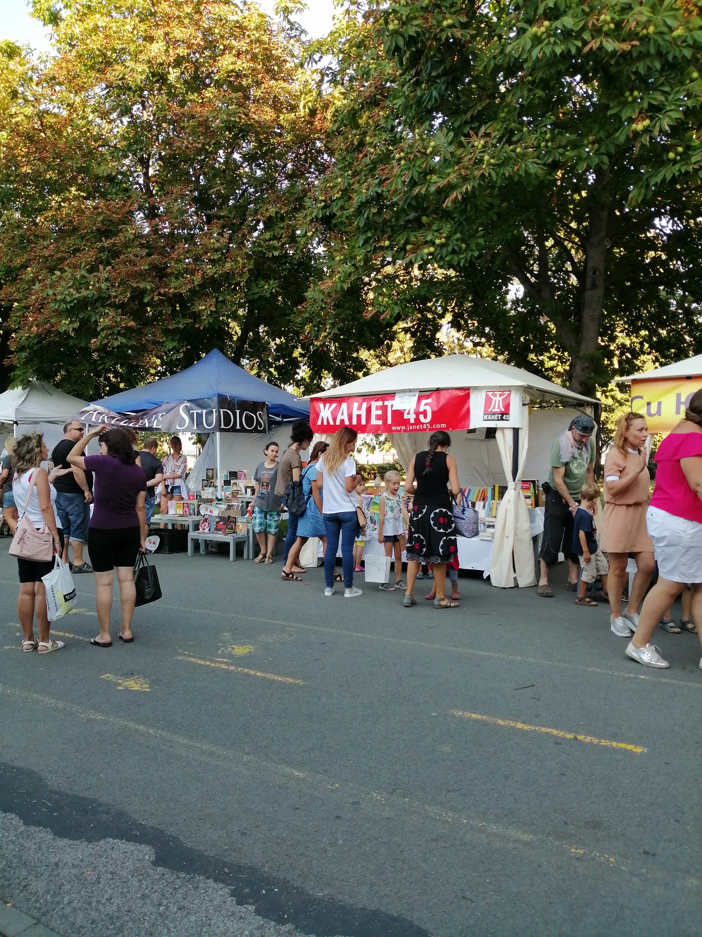 Среща-разговор с Роси Михова за новата ѝ книга "ТРИМА НАСАМЕ. Задочни разговори с Макс Фриш"