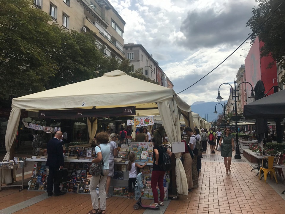 Среща-разговор с Роси Михова за новата ѝ книга "ТРИМА НАСАМЕ. Задочни разговори с Макс Фриш"