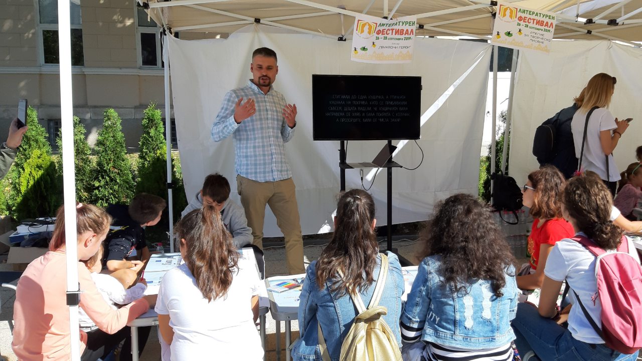 Среща-разговор с Роси Михова за новата ѝ книга "ТРИМА НАСАМЕ. Задочни разговори с Макс Фриш"