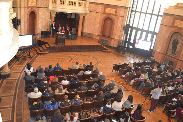 Среща-разговор с Роси Михова за новата ѝ книга "ТРИМА НАСАМЕ. Задочни разговори с Макс Фриш"