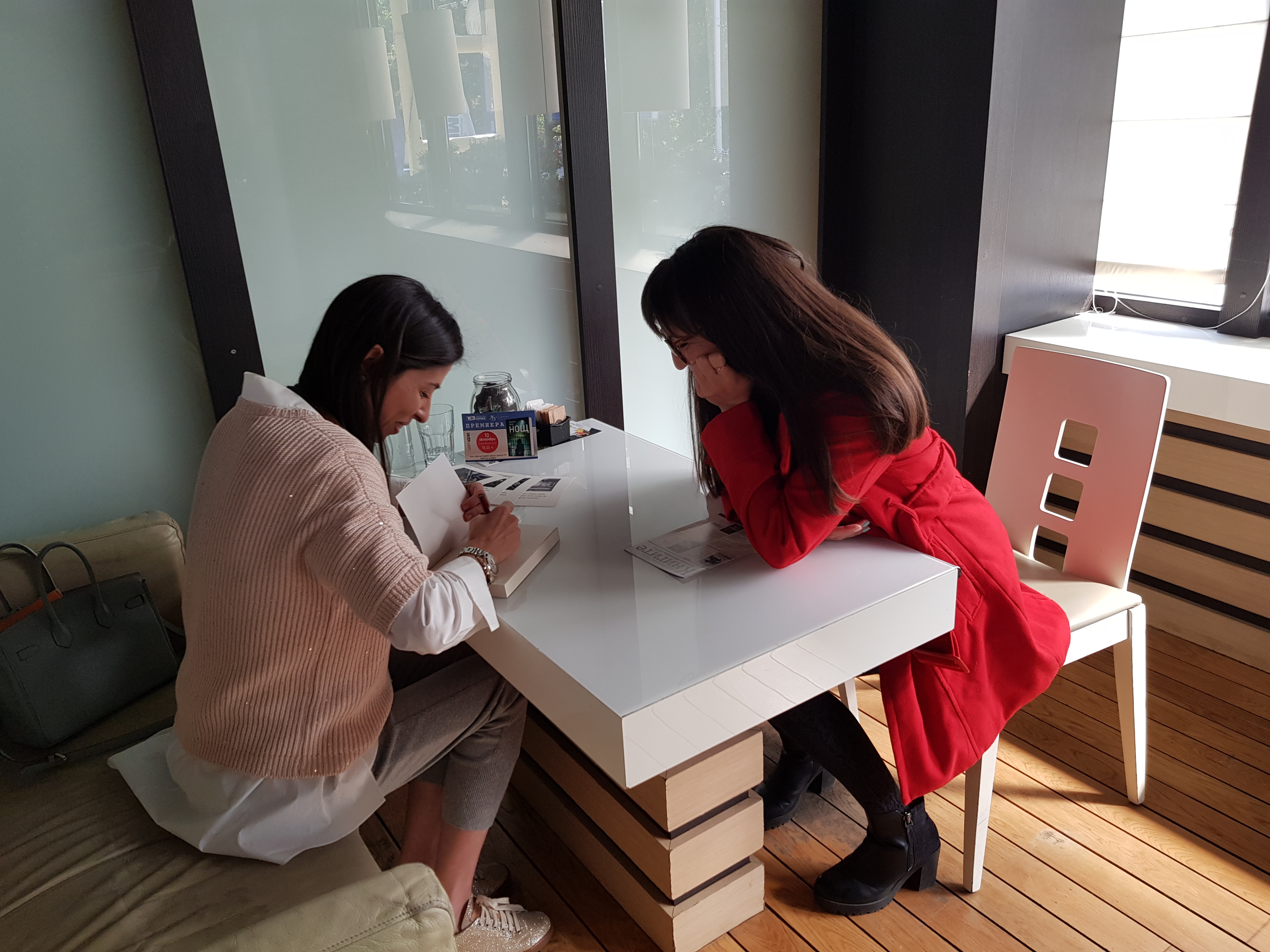 Среща-разговор с Роси Михова за новата ѝ книга "ТРИМА НАСАМЕ. Задочни разговори с Макс Фриш"