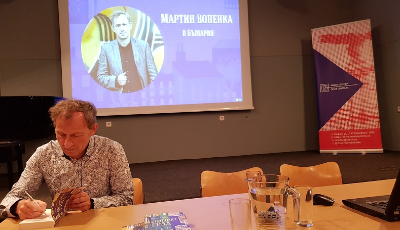 Среща-разговор с Роси Михова за новата ѝ книга "ТРИМА НАСАМЕ. Задочни разговори с Макс Фриш"