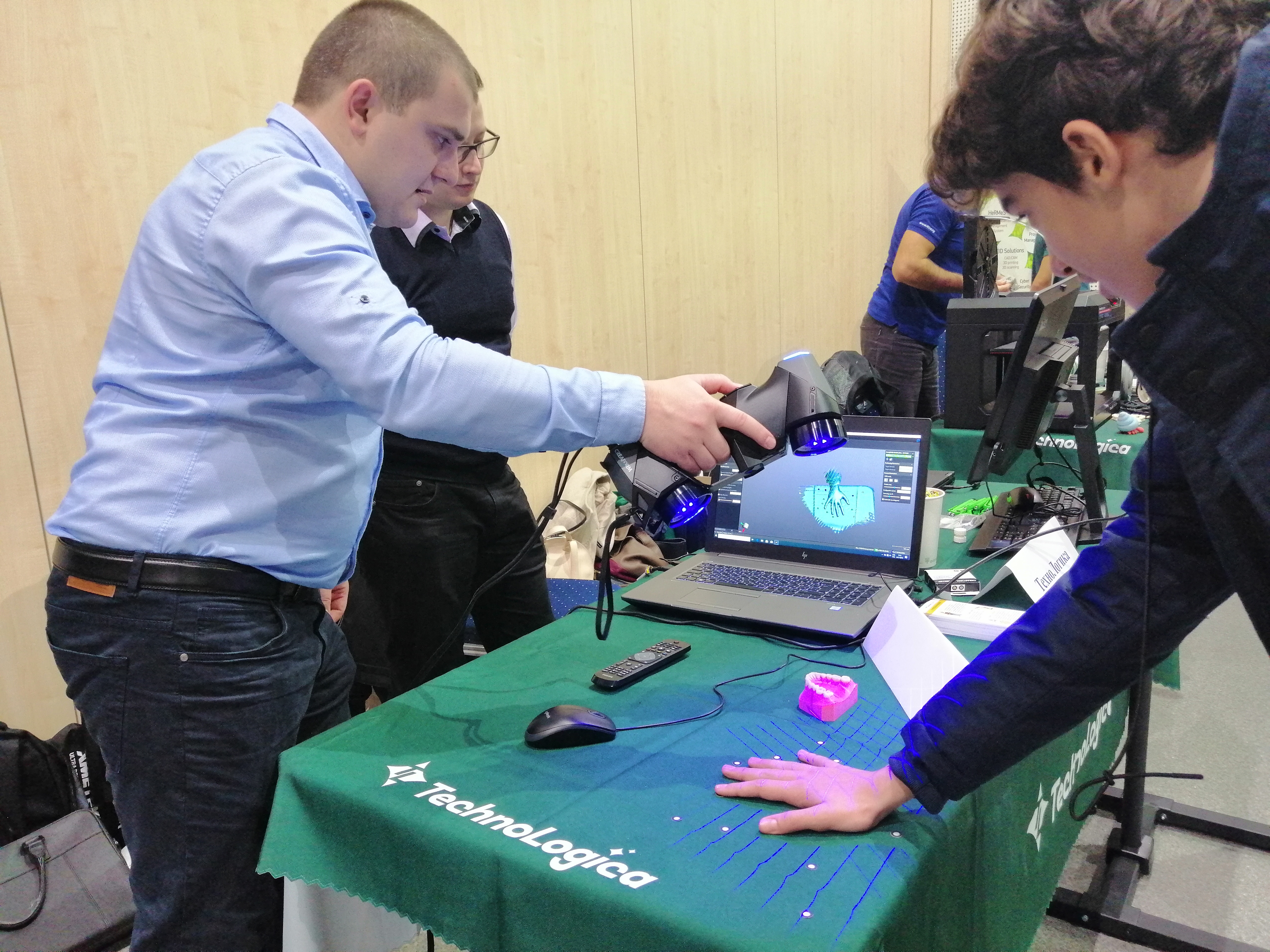 Среща-разговор с Роси Михова за новата ѝ книга "ТРИМА НАСАМЕ. Задочни разговори с Макс Фриш"