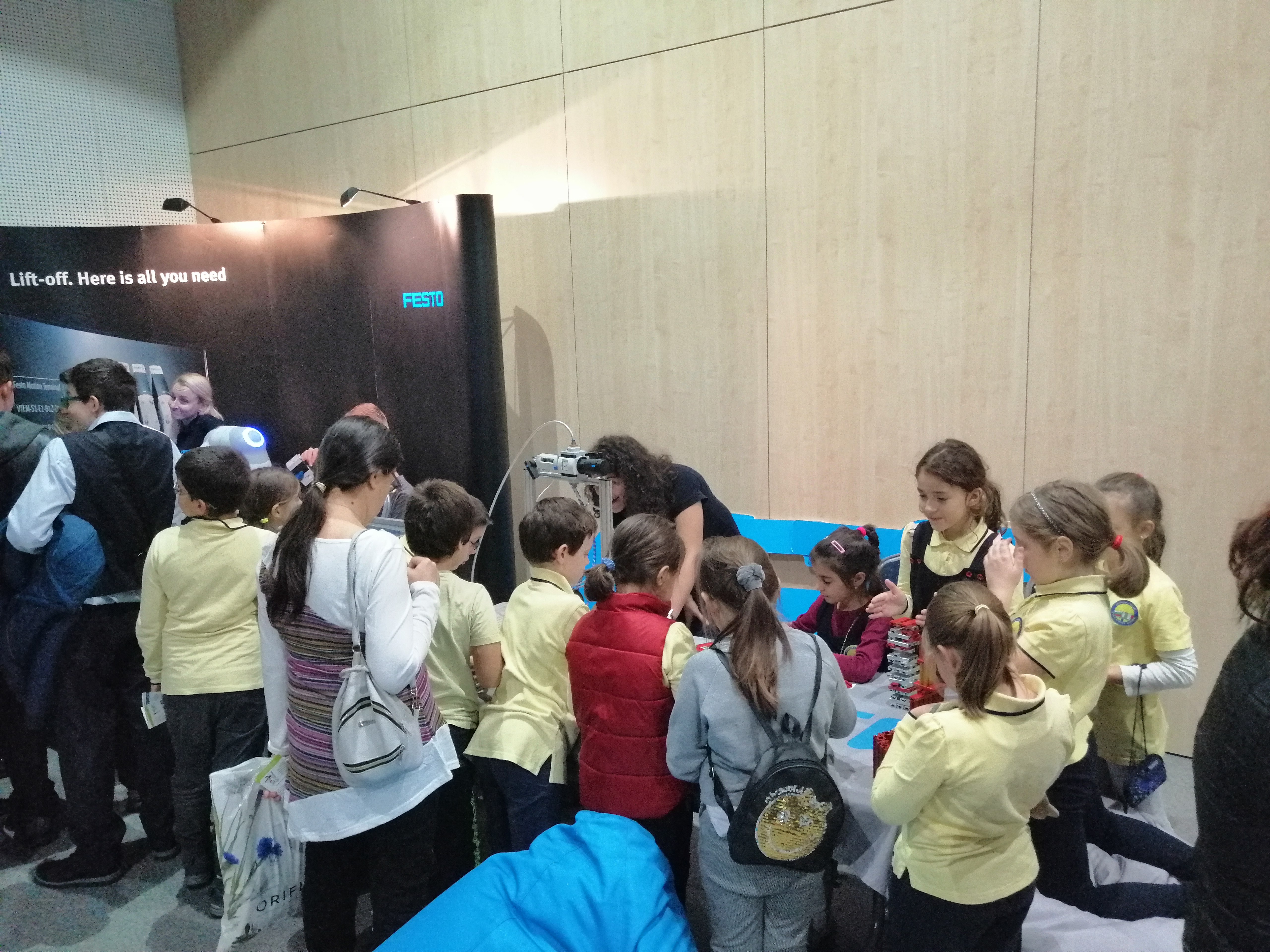 Среща-разговор с Роси Михова за новата ѝ книга "ТРИМА НАСАМЕ. Задочни разговори с Макс Фриш"