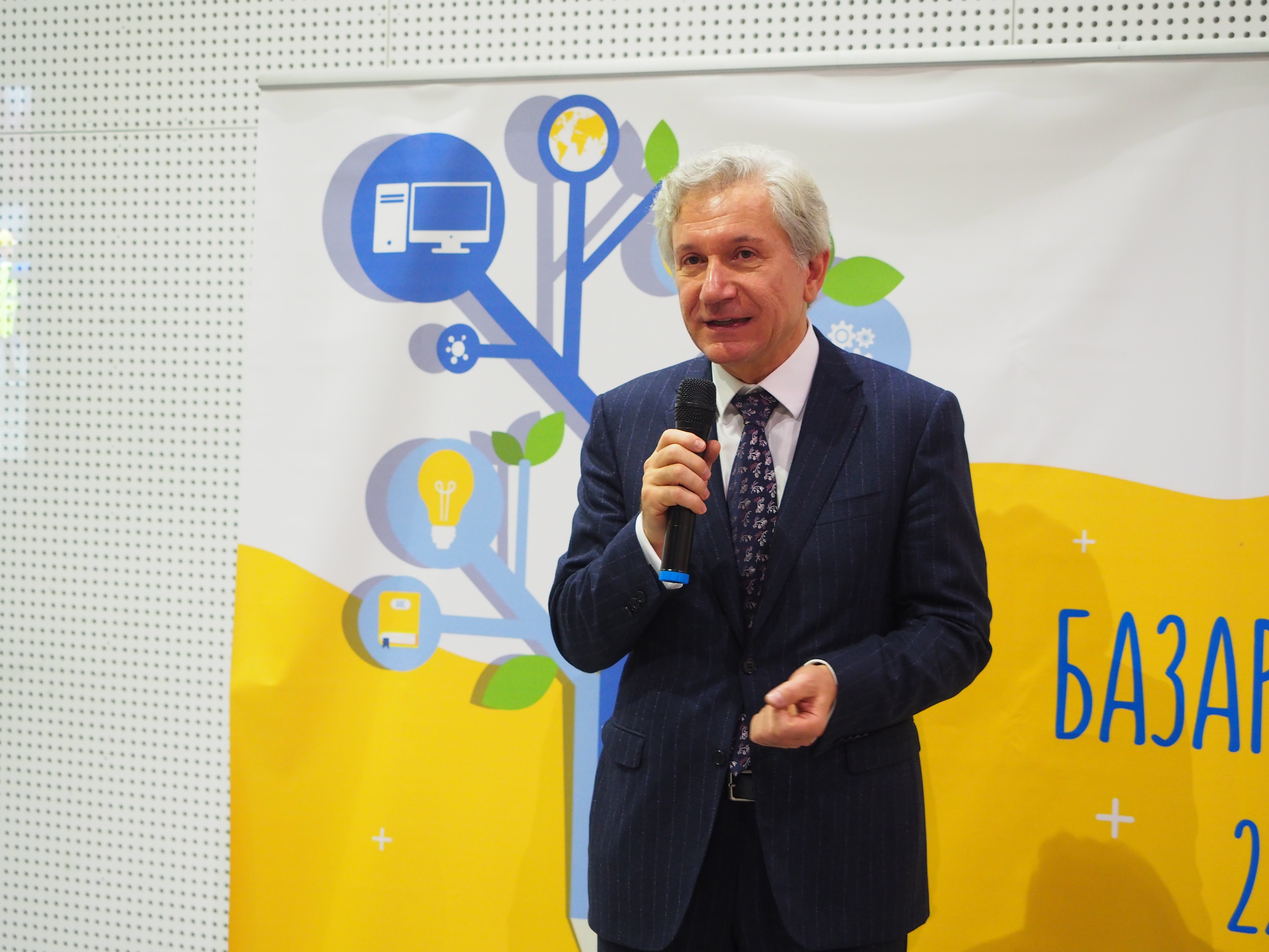 Среща-разговор с Роси Михова за новата ѝ книга "ТРИМА НАСАМЕ. Задочни разговори с Макс Фриш"