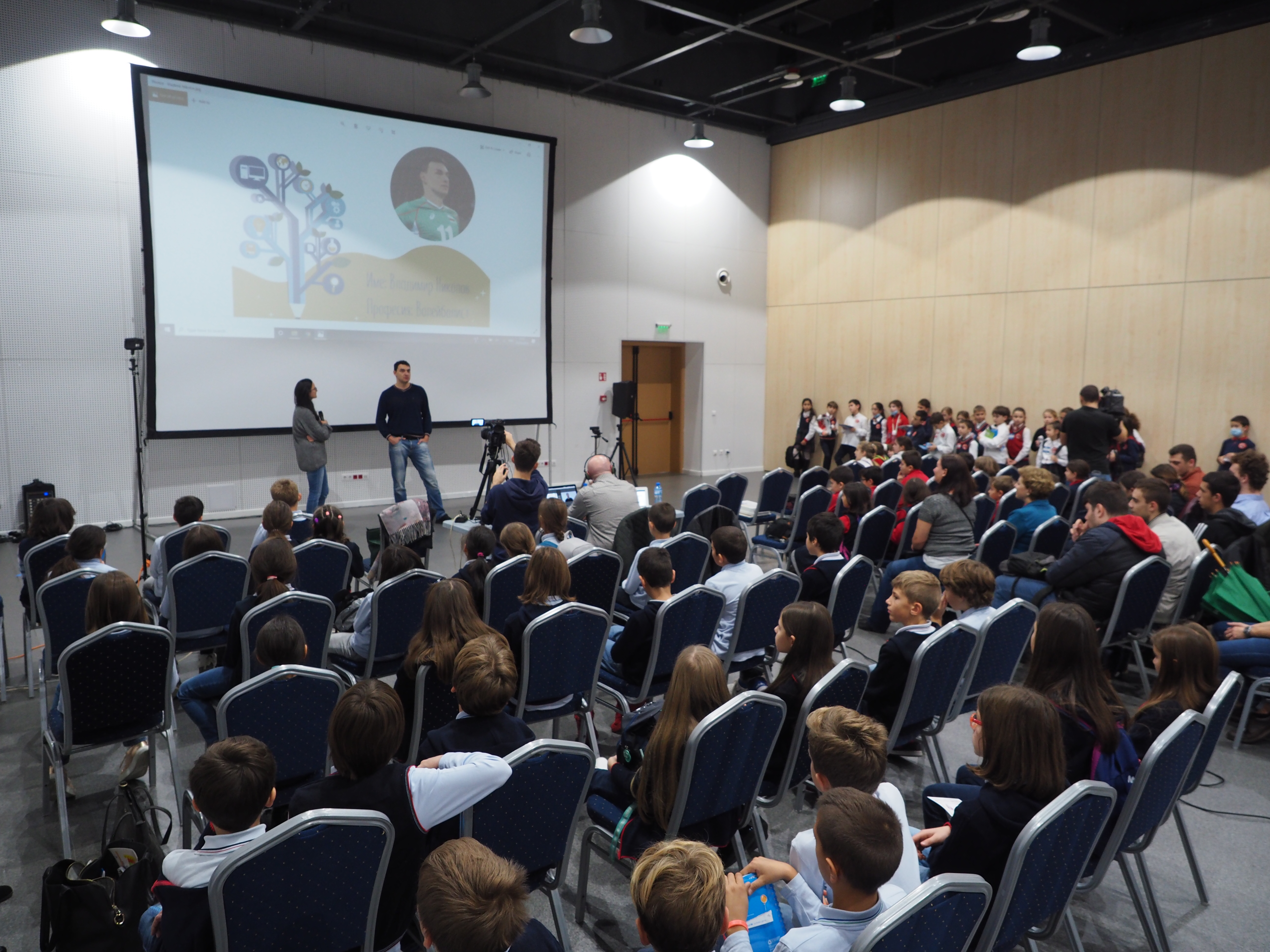 Среща-разговор с Роси Михова за новата ѝ книга "ТРИМА НАСАМЕ. Задочни разговори с Макс Фриш"